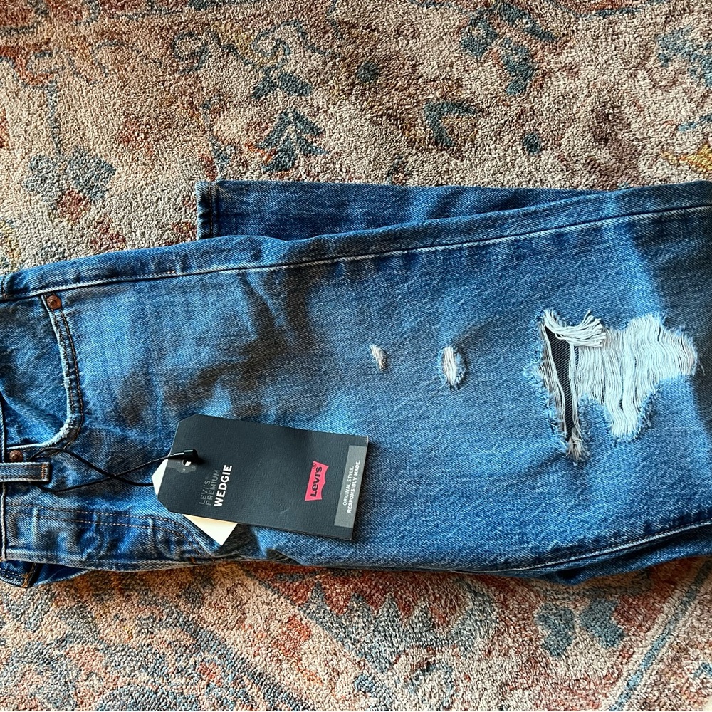Women’s wedgie Levi’s NWT sz 27